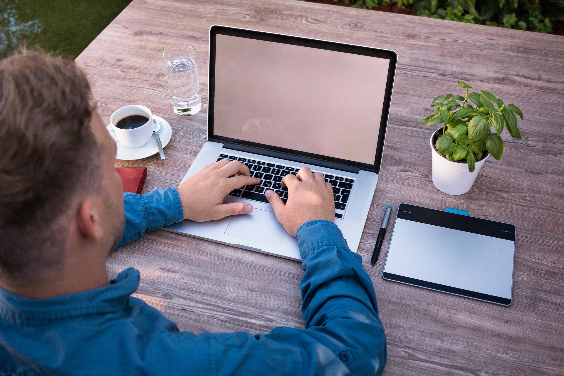 laptop-outdoors